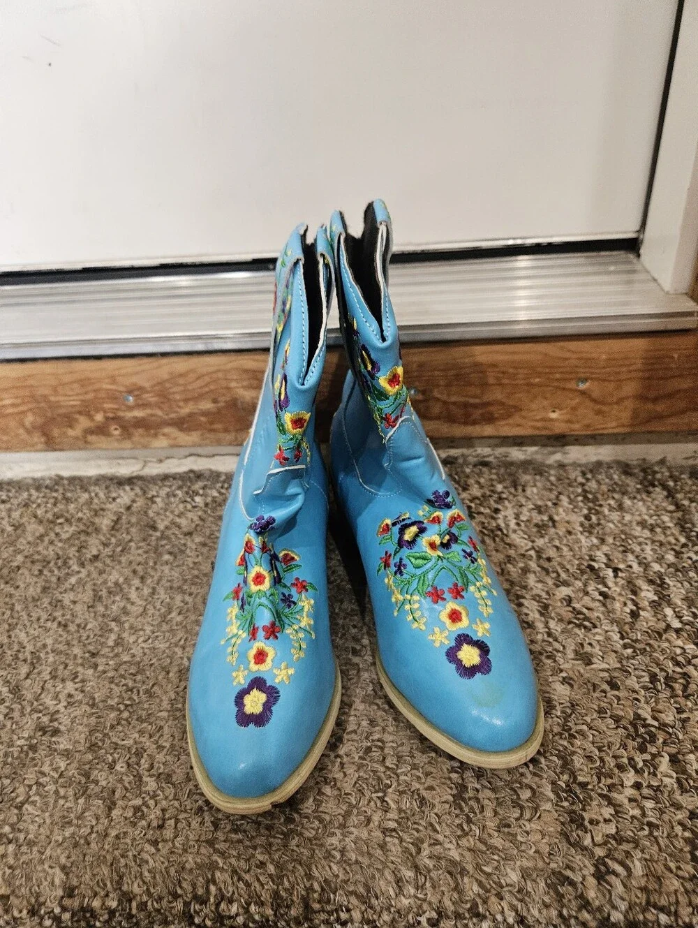 N/A vibrant turquoise
